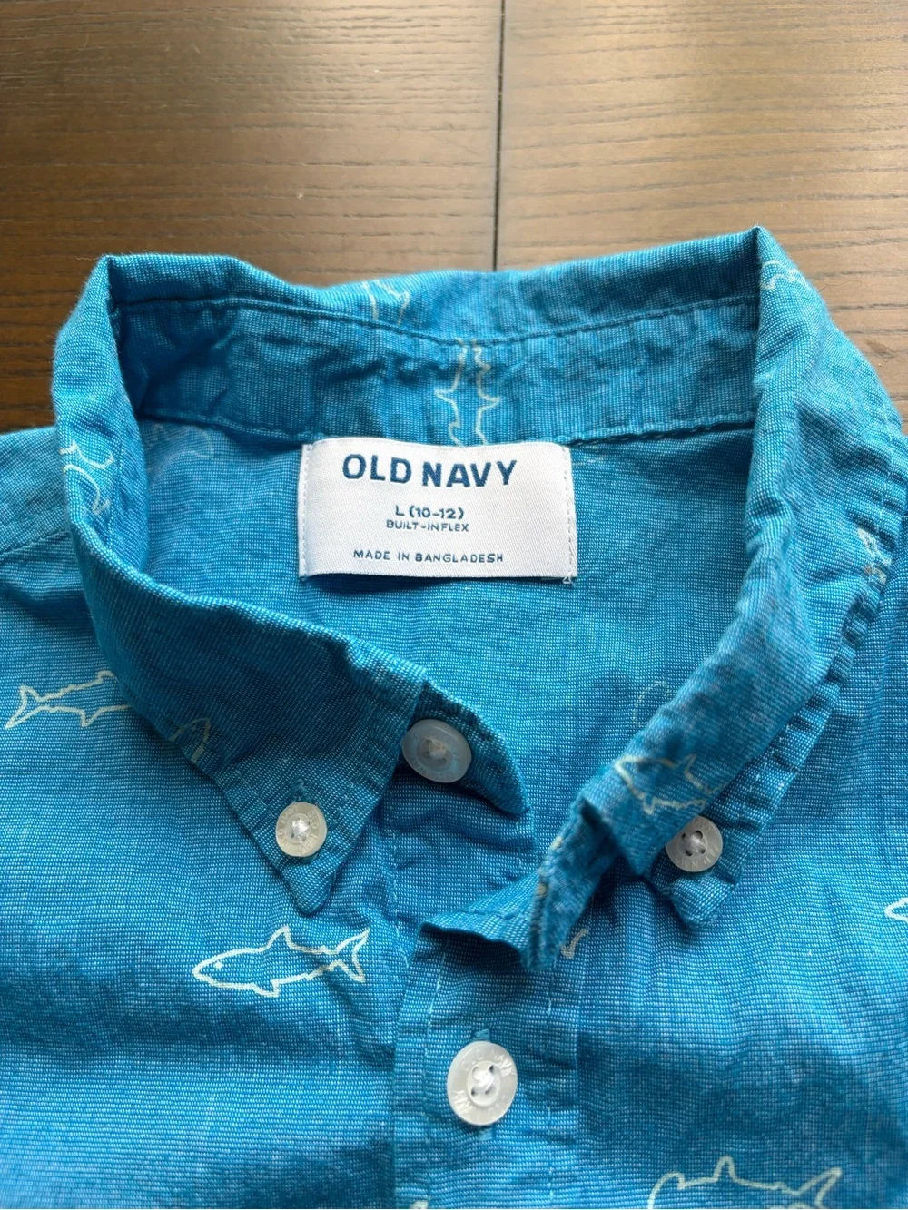 Old Navy Boy’s Blue Shark Print Button Down Size Large